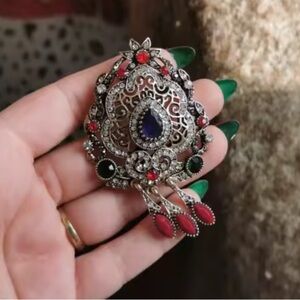 Vintage Baroque Queen Crystal Elegant Brooch